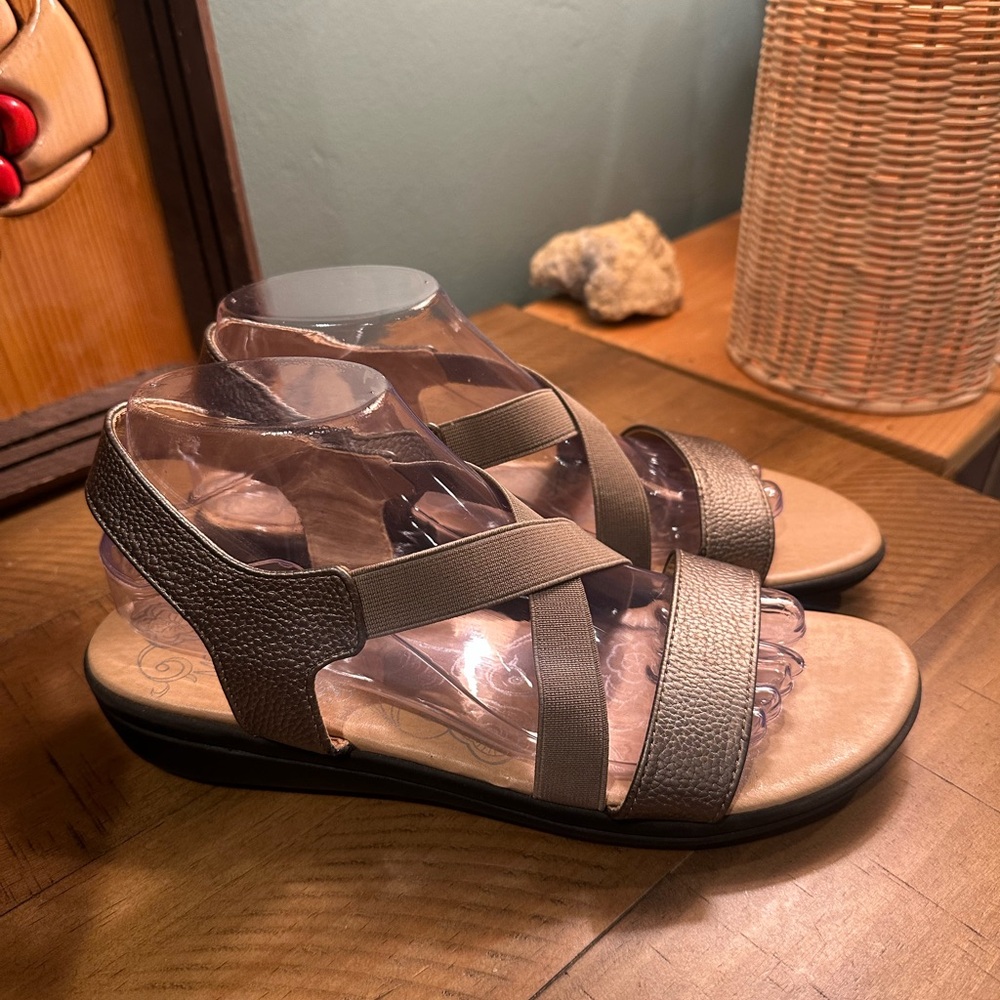 Mootsies Tootsies Women's Tan Pewter Strappy Sandals Size 9